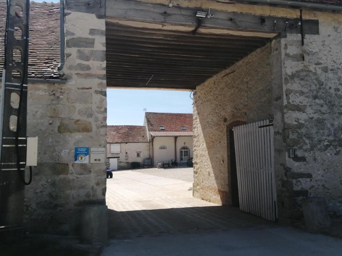 Chambre D'Hotes Le Domaine Des Hirondelles Champcenest Exterior photo