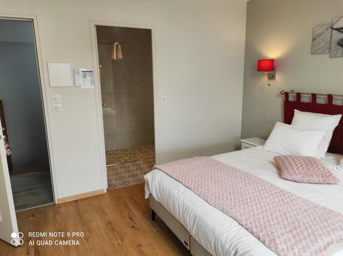 Chambre D'Hotes Le Domaine Des Hirondelles Champcenest Exterior photo