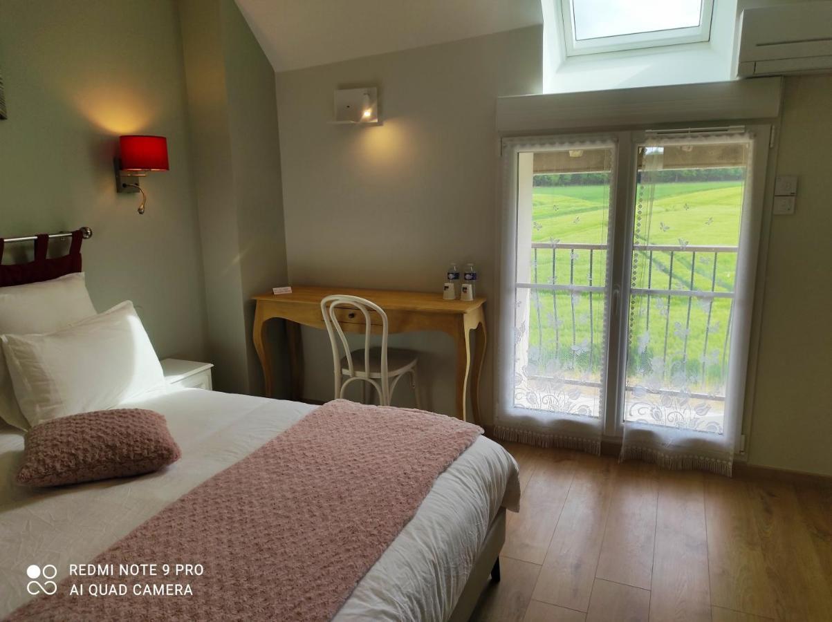 Chambre D'Hotes Le Domaine Des Hirondelles Champcenest Exterior photo