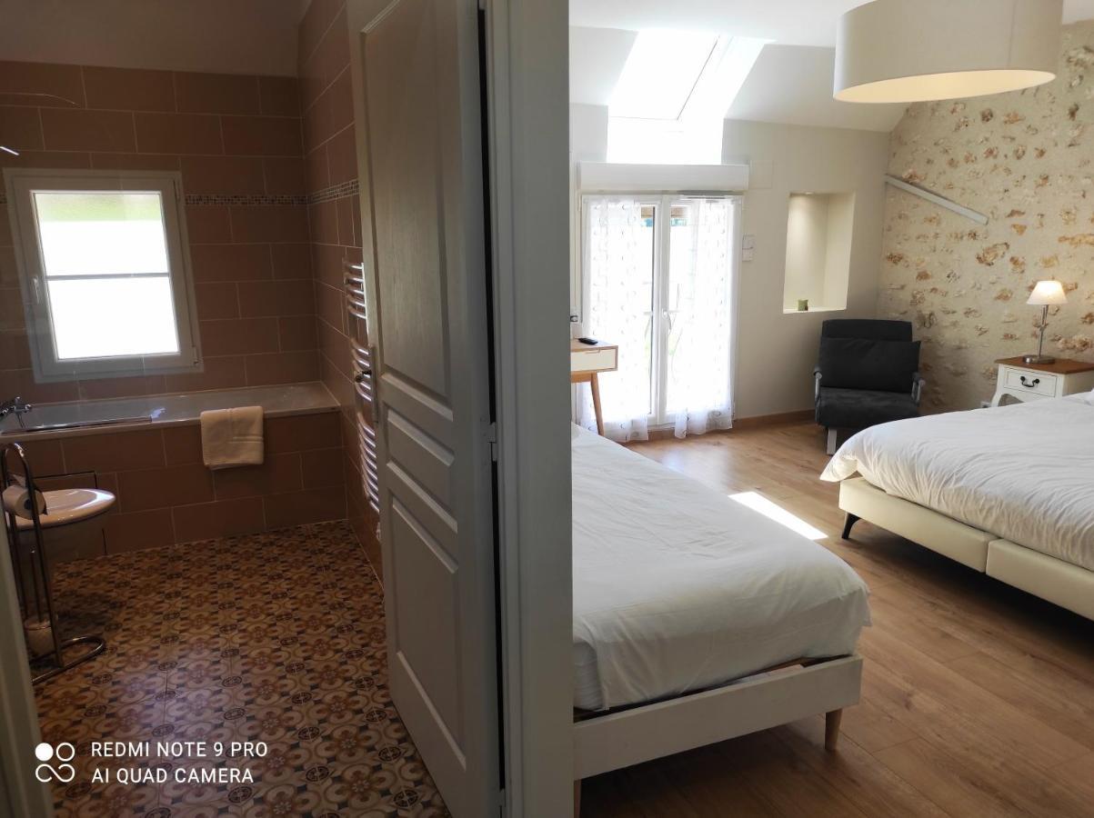 Chambre D'Hotes Le Domaine Des Hirondelles Champcenest Exterior photo