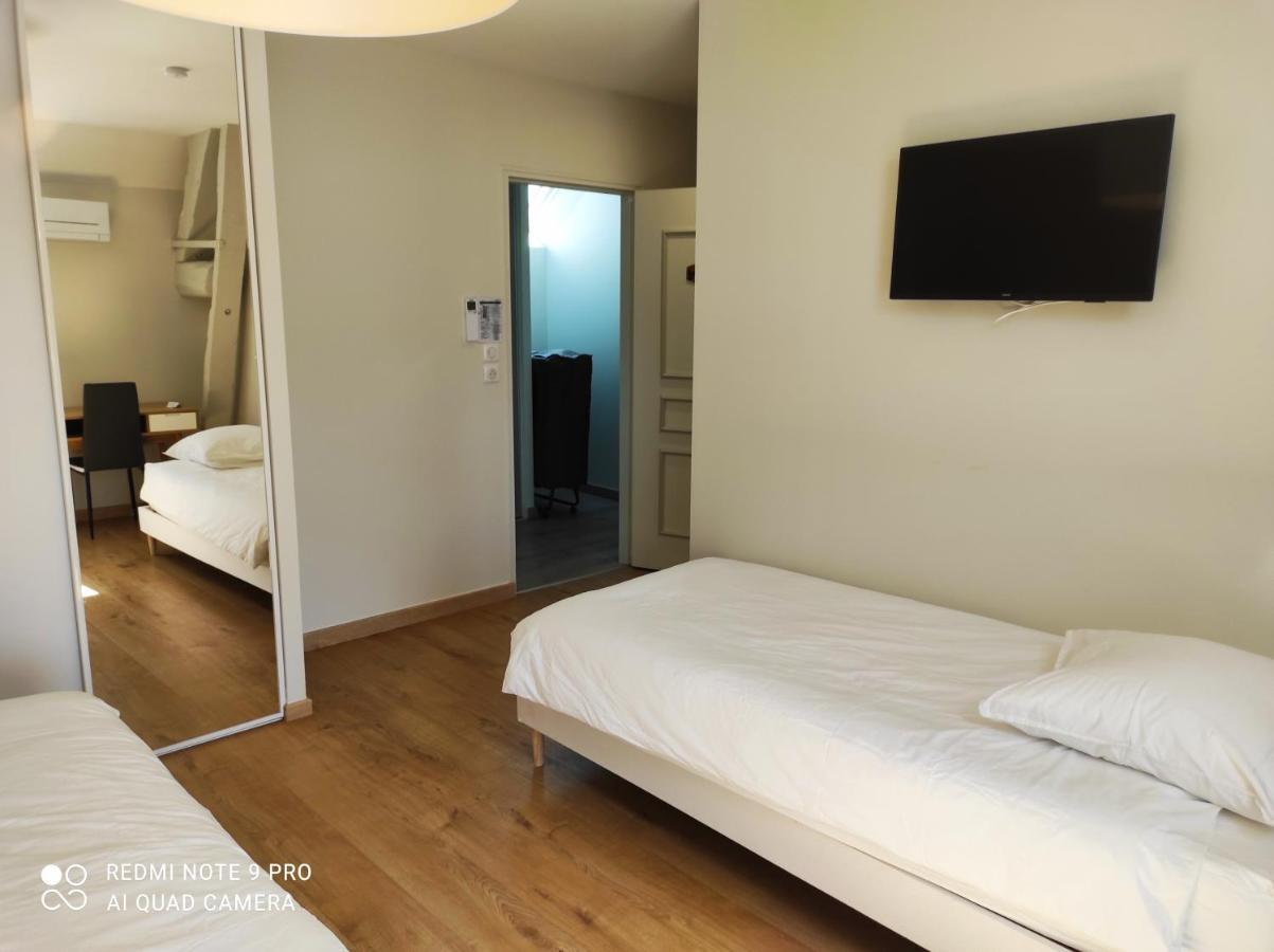 Chambre D'Hotes Le Domaine Des Hirondelles Champcenest Exterior photo