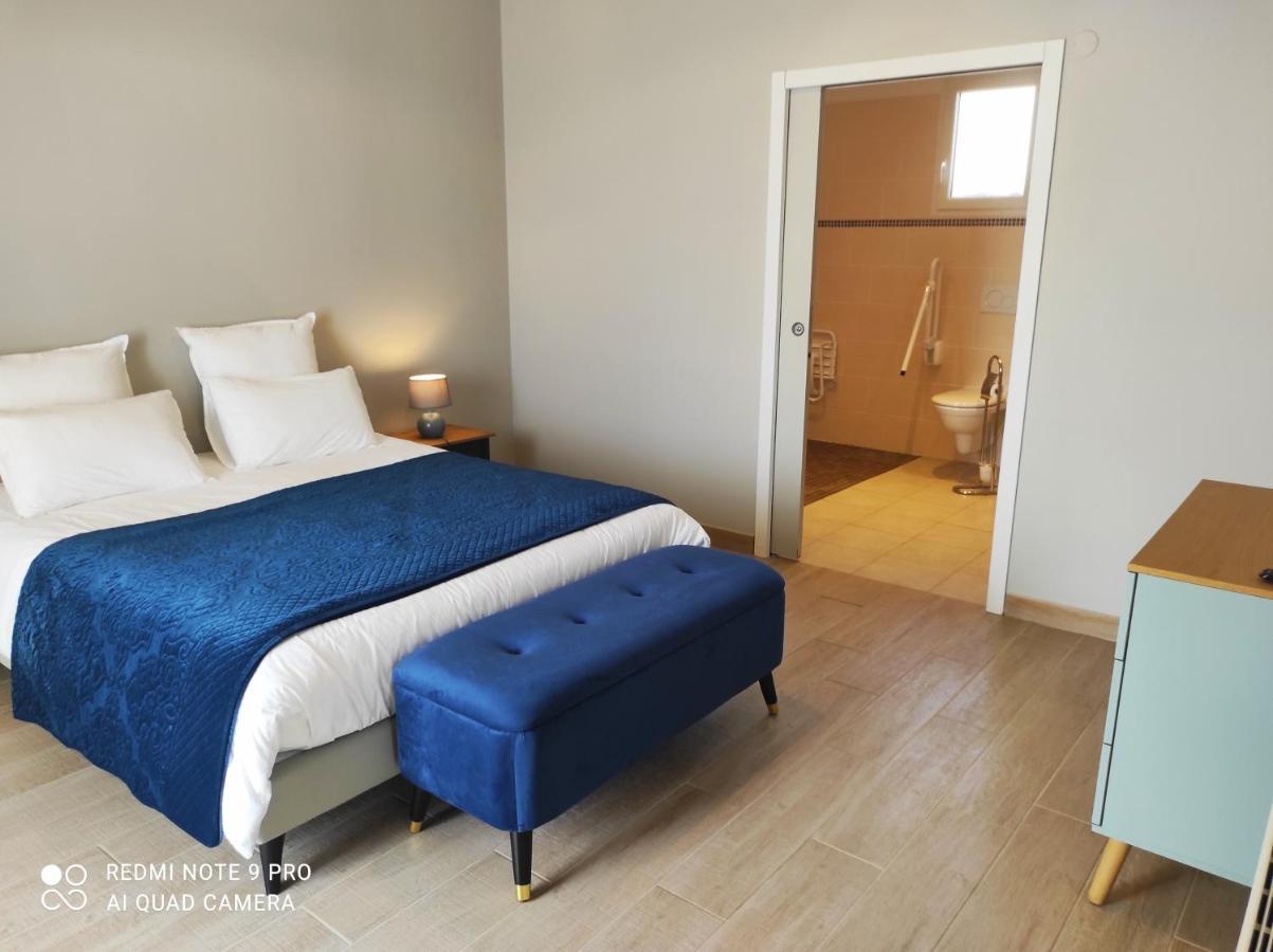 Chambre D'Hotes Le Domaine Des Hirondelles Champcenest Exterior photo