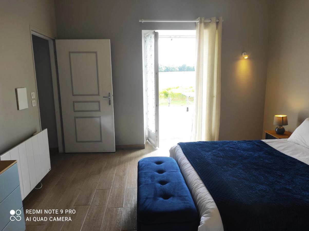 Chambre D'Hotes Le Domaine Des Hirondelles Champcenest Exterior photo