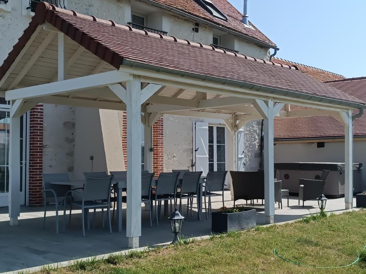 Chambre D'Hotes Le Domaine Des Hirondelles Champcenest Exterior photo