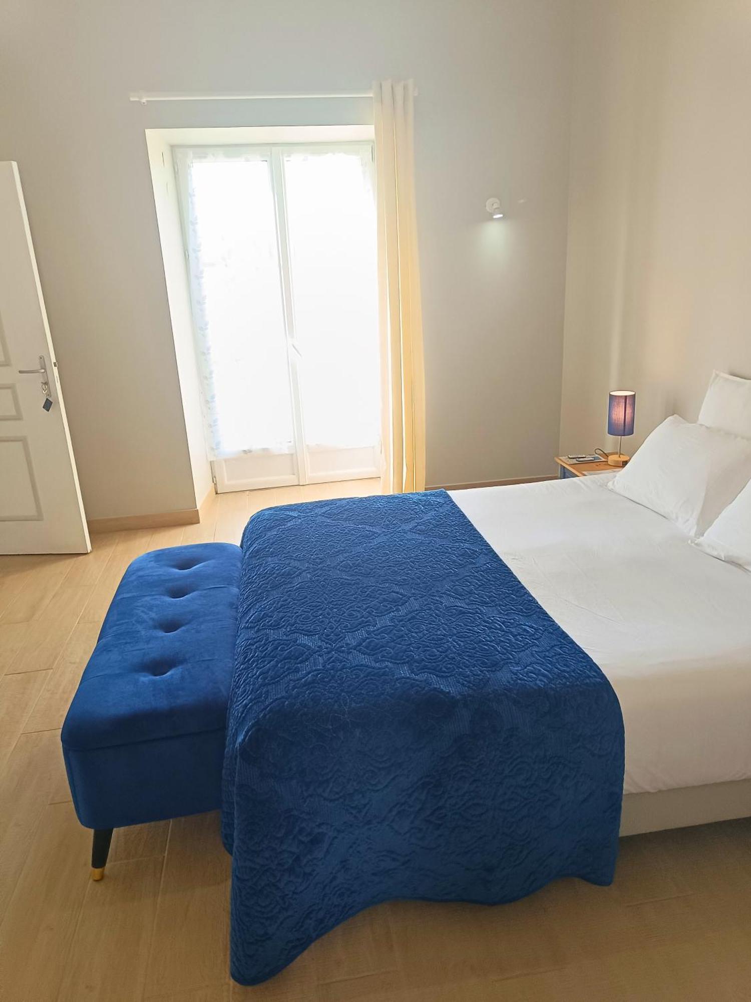 Chambre D'Hotes Le Domaine Des Hirondelles Champcenest Exterior photo