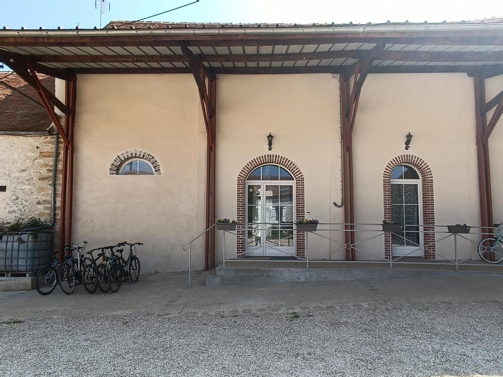 Chambre D'Hotes Le Domaine Des Hirondelles Champcenest Exterior photo