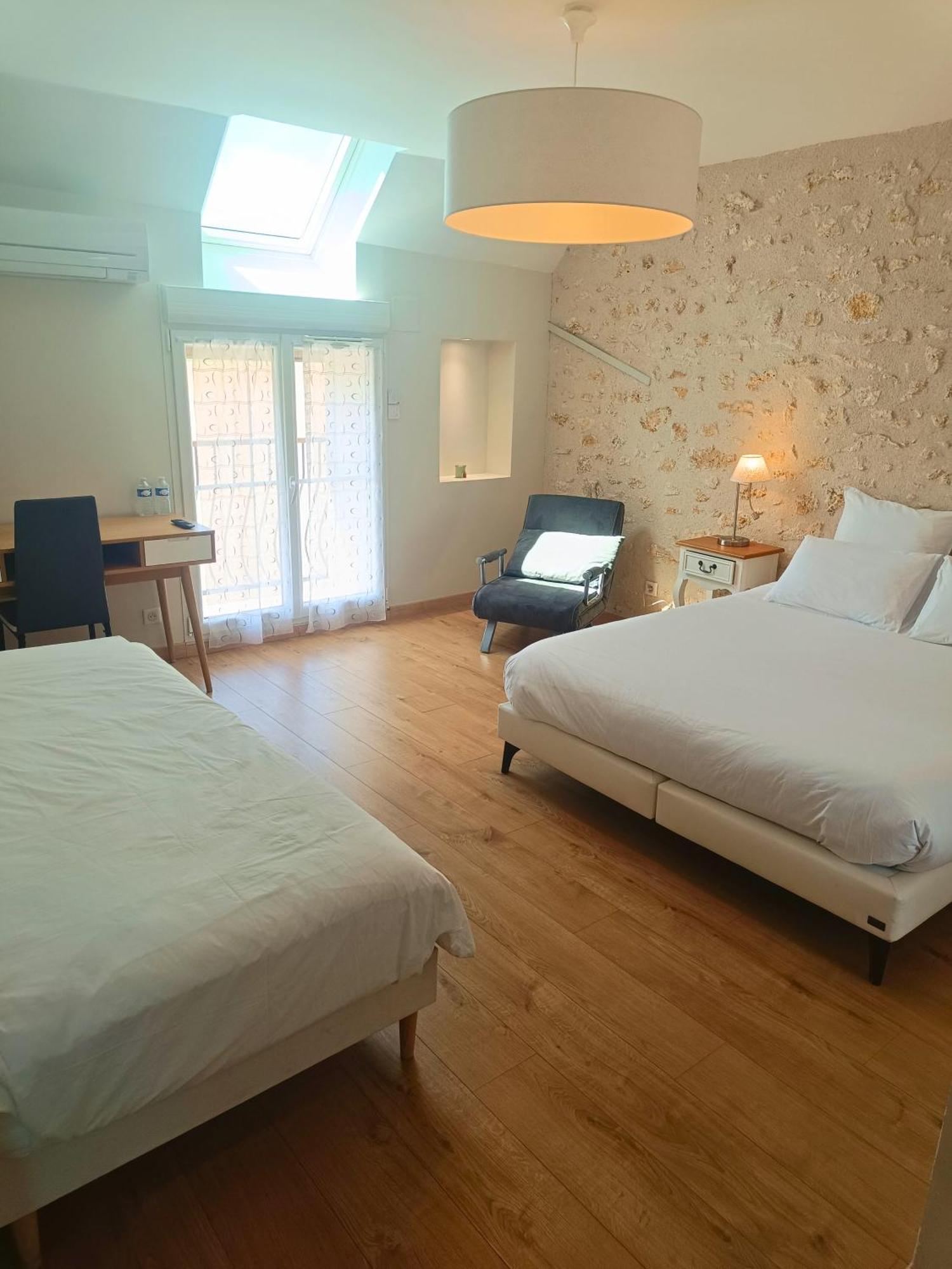 Chambre D'Hotes Le Domaine Des Hirondelles Champcenest Exterior photo