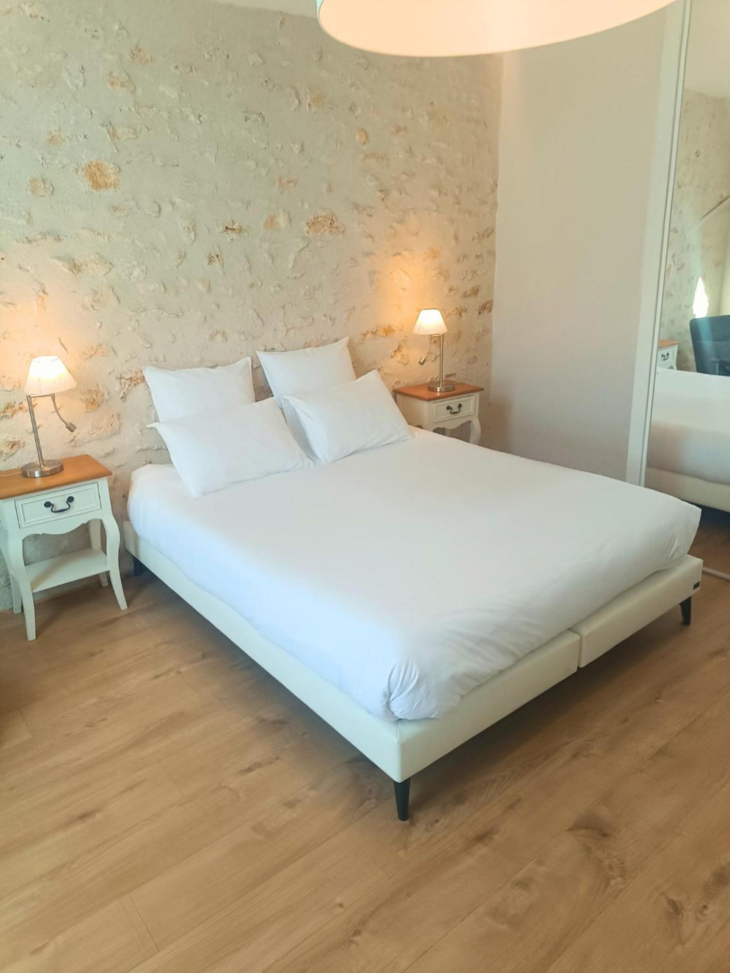 Chambre D'Hotes Le Domaine Des Hirondelles Champcenest Exterior photo
